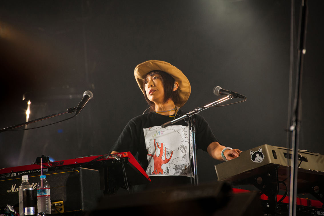 C階段で行こう クジヒロコ著 祝 結成30周年 スピッツで 鍵盤弾いて 19年 初めてのクージー本 発売決定 シンコーミュージック エンタテイメント 楽譜 スコア 音楽書籍 雑誌の出版社